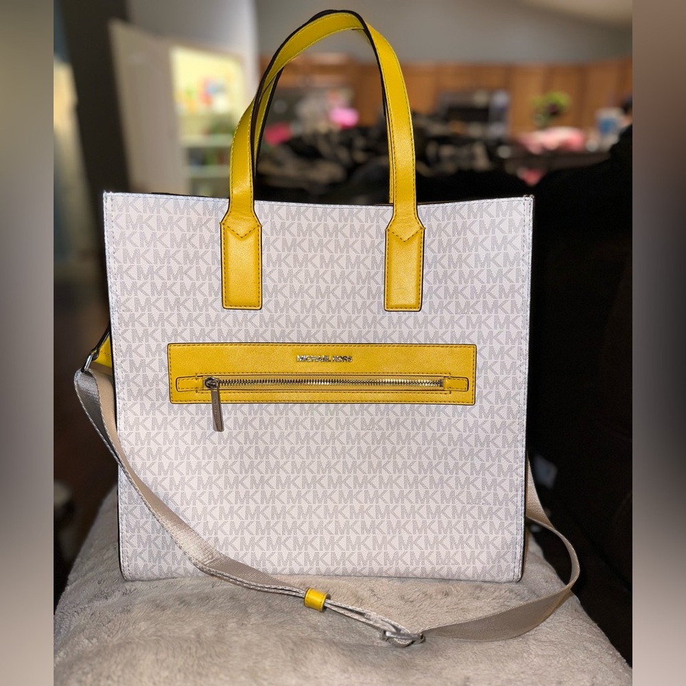 Michael Kors Tote